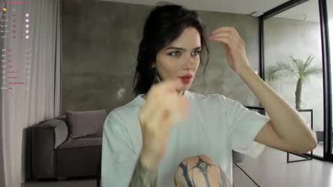 Snapshot of uwu_eva chatting on October 23, 2025, 8:24 am Eva online show from October 23, 2025, 8:24 am