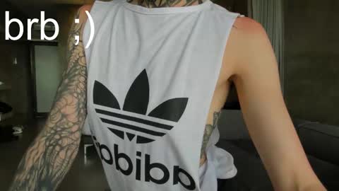 Snapshot of uwu_eva chatting on November 3, 2025, 7:42 am Eva online show from November 3, 2025, 7:42 am