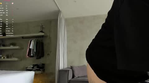 Snapshot of uwu_eva chatting on November 30, 2025, 6:39 am Eva online show from November 30, 2025, 6:39 am