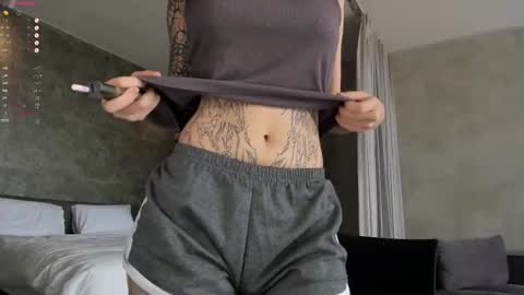 Snapshot of uwu_eva chatting on December 2, 2025, 7:14 am Eva online show from December 2, 2025, 7:14 am