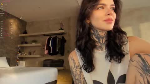 Snapshot of uwu_eva chatting on December 5, 2025, 9:51 am Eva online show from December 5, 2025, 9:51 am