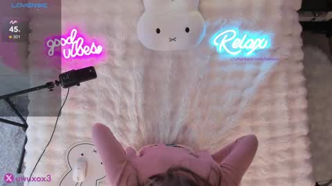 Snapshot of uwuxo chatting on November 24, 2025, 3:17 am Romy online show from November 24, 2025, 3:17 am