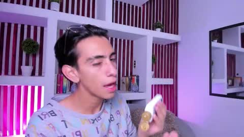 Snapshot of uyukie chatting on November 4, 2025, 12:04 pm UYUKIE online show from November 4, 2025, 12:04 pm