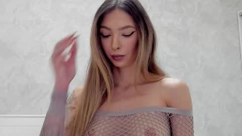 Mia online show from October 30, 2025, 8:27 am