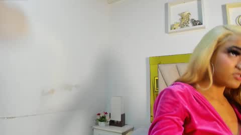 vahioleth  online show from November 5, 2025, 3:06 am