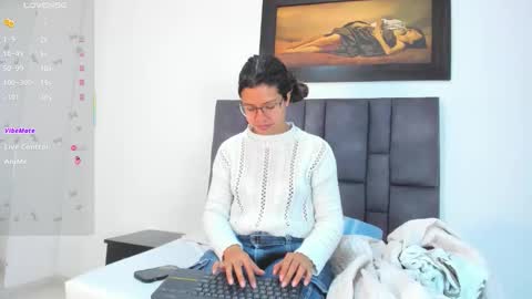 Snapshot of vahiolet_smith chatting on June 9, 2026, 3:29 am Vahiolet smith online show from June 9, 2026, 3:29 am