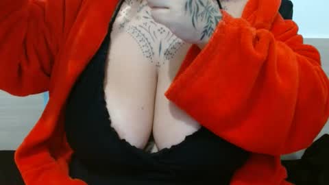 Snapshot of vaholiver chatting on October 31, 2025, 11:22 am Vah Oliver online show from October 31, 2025, 11:22 am