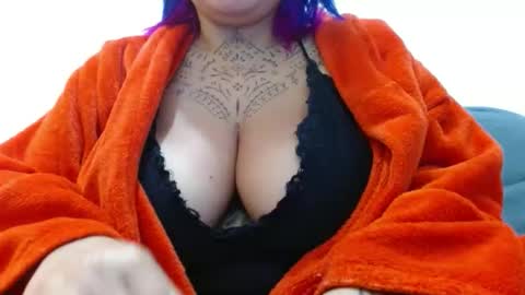 Snapshot of vaholiver chatting on November 30, 2025, 3:16 pm Vah Oliver online show from November 30, 2025, 3:16 pm