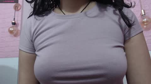 Snapshot of vainilla_cam chatting on January 18, 2025, 1:19 am Vainilla online show from January 18, 2025, 1:19 am