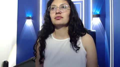 Snapshot of vainilla_cam chatting on October 29, 2025, 3:31 am Vainilla online show from October 29, 2025, 3:31 am