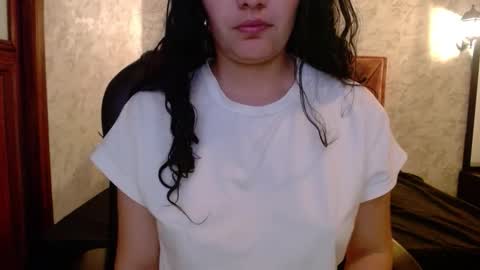 Snapshot of vainilla_cam chatting on November 9, 2025, 11:47 pm Vainilla online show from November 9, 2025, 11:47 pm