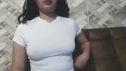 Snapshot of vainilla_cam chatting on November 23, 2025, 1:05 am Vainilla online show from November 23, 2025, 1:05 am