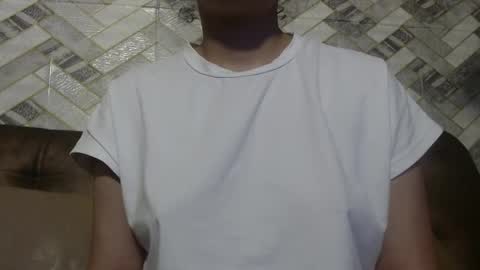 Snapshot of vainilla_cam chatting on November 26, 2025, 2:12 am Vainilla online show from November 26, 2025, 2:12 am