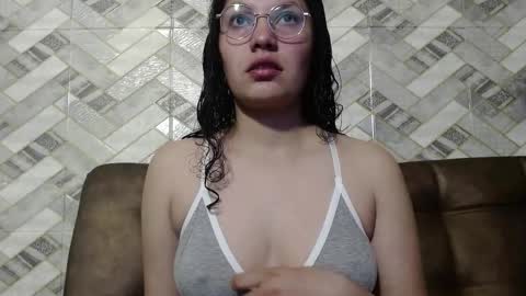 Snapshot of vainilla_cam chatting on December 5, 2025, 12:52 am Vainilla online show from December 5, 2025, 12:52 am