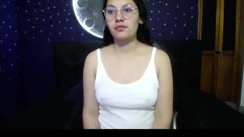 Snapshot of vainilla_cam chatting on December 16, 2025, 2:16 am Vainilla online show from December 16, 2025, 2:16 am