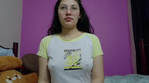 Snapshot of vainilla_cam chatting on July 16, 2026, 1:11 am Vainilla online show from July 16, 2026, 1:11 am