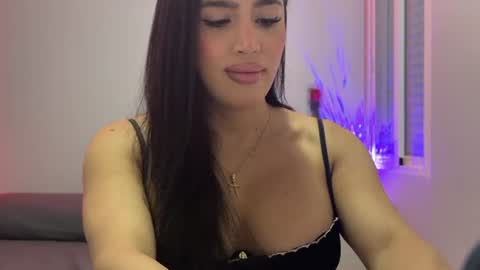 Snapshot of vainilladoll_ chatting on August 6, 2026, 8:44 pm Daniela online show from August 6, 2026, 8:44 pm