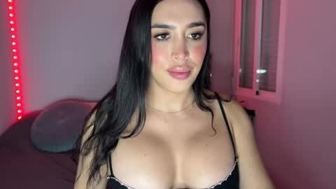 Snapshot of vainilladoll_ chatting on August 8, 2026, 3:30 am Daniela online show from August 8, 2026, 3:30 am