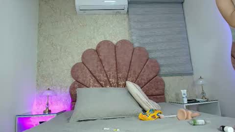 Vaiolet colls online show from February 3, 2026, 11:59 am