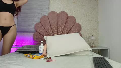 Vaiolet colls online show from February 5, 2026, 11:59 am