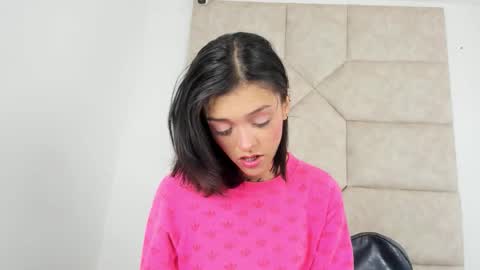 V A I O L E T T  S M I T H online show from November 6, 2025, 1:34 pm