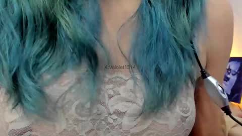 Snapshot of vaioletuwu chatting on November 21, 2025, 2:21 am Vaiolet1314 online show from November 21, 2025, 2:21 am