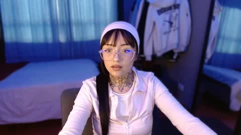 valentina online show from November 7, 2025, 9:37 pm