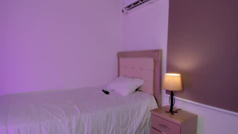 Snapshot of vale_kross chatting on January 4, 2025, 4:00 pm HI IM NEW online show from January 4, 2025, 4:00 pm