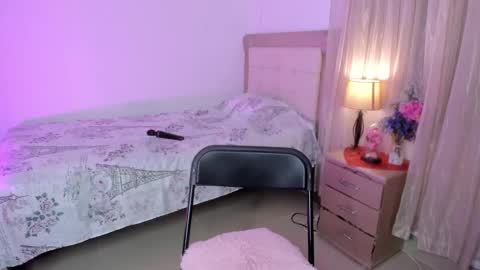 Snapshot of vale_kross chatting on February 22, 2025, 8:20 pm HI IM NEW online show from February 22, 2025, 8:20 pm