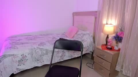 Snapshot of vale_kross chatting on February 27, 2025, 2:21 pm HI IM NEW online show from February 27, 2025, 2:21 pm