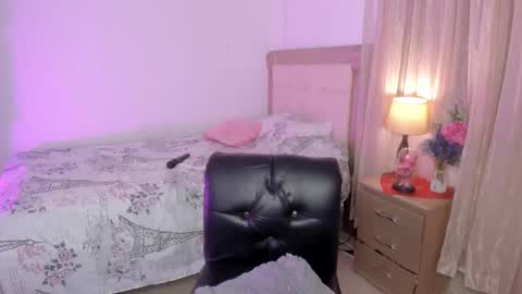 Snapshot of vale_kross chatting on March 7, 2025, 3:39 pm HI IM NEW online show from March 7, 2025, 3:39 pm