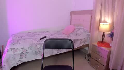 Snapshot of vale_kross chatting on March 12, 2025, 2:01 pm HI IM NEW online show from March 12, 2025, 2:01 pm