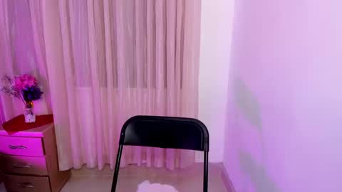 Snapshot of vale_kross chatting on September 9, 2025, 2:16 pm HI IM NEW online show from September 9, 2025, 2:16 pm