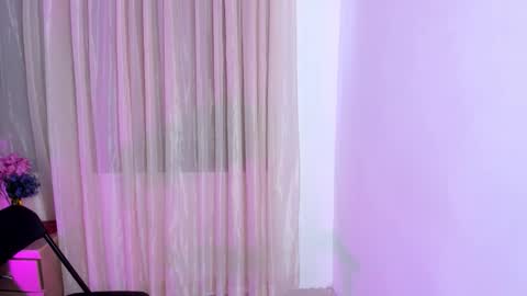 Snapshot of vale_kross chatting on October 2, 2025, 1:29 pm HI IM NEW online show from October 2, 2025, 1:29 pm