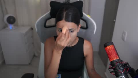 Snapshot of valecute01 chatting on October 27, 2025, 8:57 pm valecute01 online show from October 27, 2025, 8:57 pm