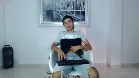 Snapshot of valen_and_paul_ chatting on November 11, 2025, 8:42 pm valen paul online show from November 11, 2025, 8:42 pm