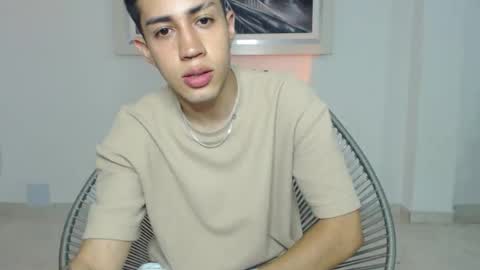 valen paul online show from December 14, 2025, 3:23 am