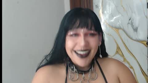 Snapshot of valen_ross7 chatting on May 4, 2026, 7:48 am valen_ross7 online show from May 4, 2026, 7:48 am