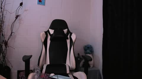 Snapshot of valent_27 chatting on December 30, 2024, 9:37 am Valentina online show from December 30, 2024, 9:37 am