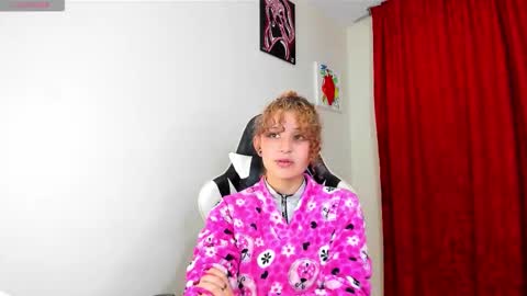 Snapshot of valent_27 chatting on September 9, 2025, 2:44 am Valentina online show from September 9, 2025, 2:44 am