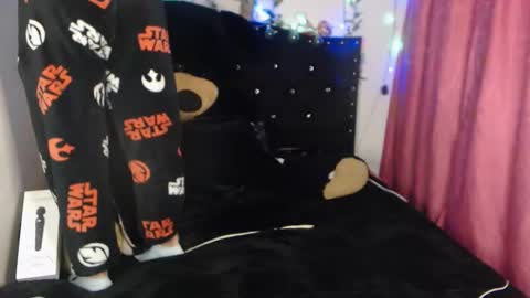 valenthina_96 online show from January 6, 2026, 10:45 pm