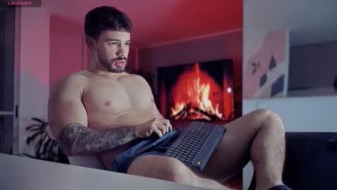 Snapshot of valenthinoking chatting on December 21, 2025, 4:19 am valenthinoking online show from December 21, 2025, 4:19 am