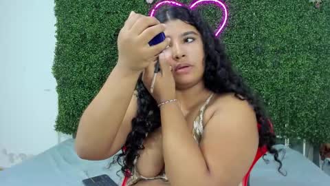 Valentina online show from December 1, 2025, 9:42 pm