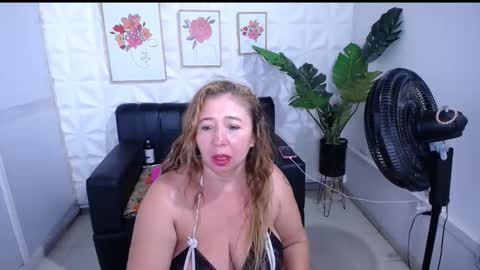 Snapshot of valentina_mature chatting on January 6, 2026, 11:07 pm Valentina online show from January 6, 2026, 11:07 pm