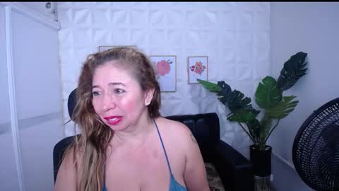 Snapshot of valentina_mature chatting on January 17, 2026, 7:28 pm Valentina online show from January 17, 2026, 7:28 pm