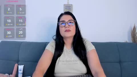 Snapshot of valentina_owens chatting on December 17, 2025, 8:15 pm valentina_owens online show from December 17, 2025, 8:15 pm