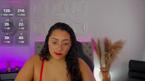 Valentina online show from March 12, 2025, 5:38 pm