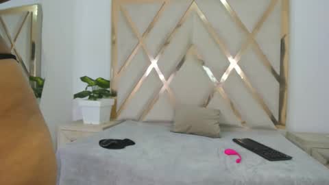 valentinaasm online show from March 28, 2026, 1:22 pm