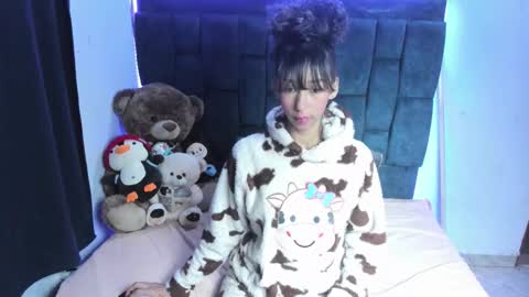 valentinaklean1 online show from February 24, 2026, 5:49 am