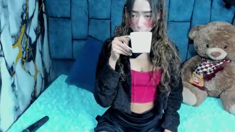 valentinaklean1 online show from May 17, 2026, 1:36 am